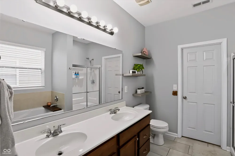 13175 Elster Way Fishers, IN 46037