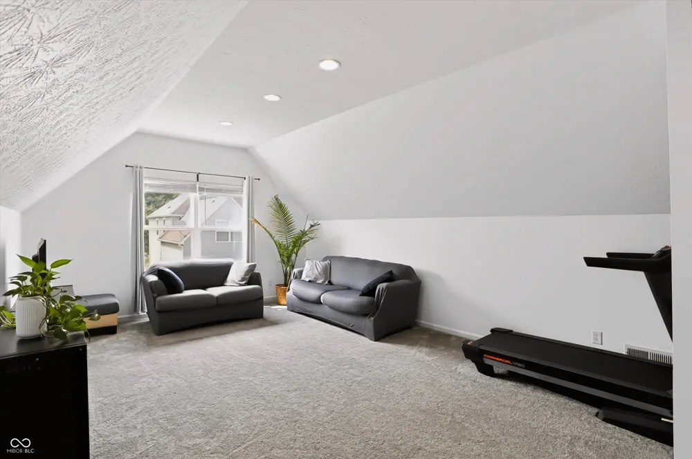 13175 Elster Way Fishers, IN 46037