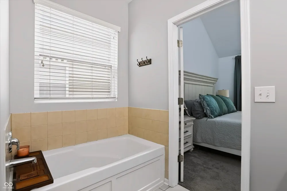 13175 Elster Way Fishers, IN 46037