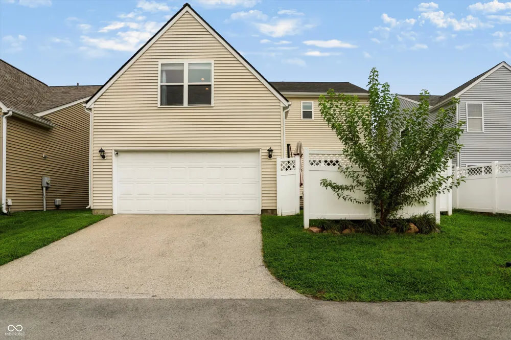 13175 Elster Way Fishers, IN 46037