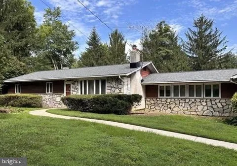 1502 UPPER GREENBRIAR ROAD