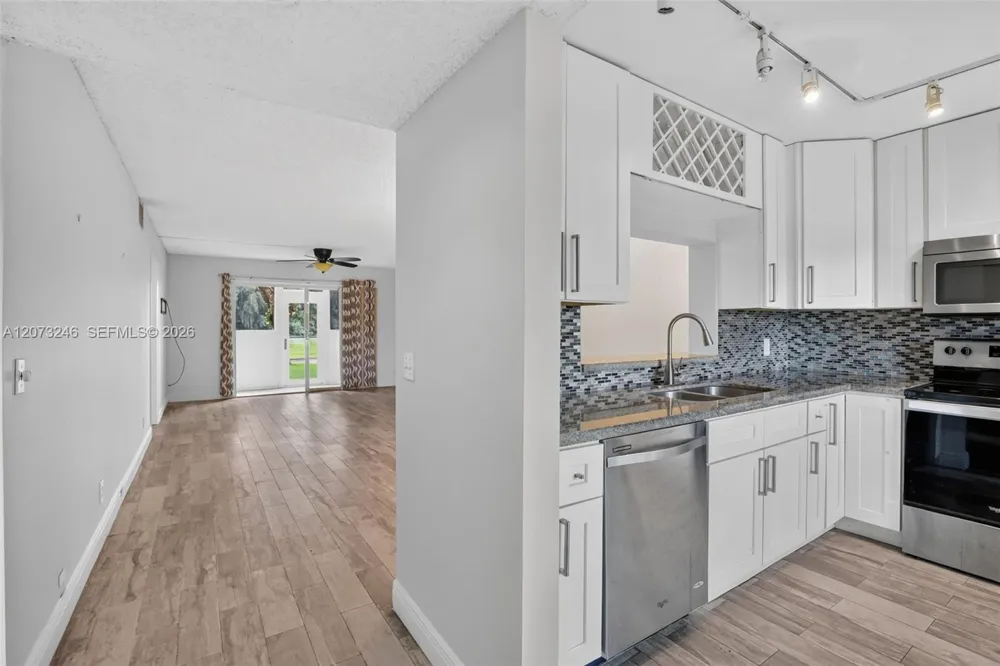900 SW 125th Way #105R Pembroke Pines, FL 33027
