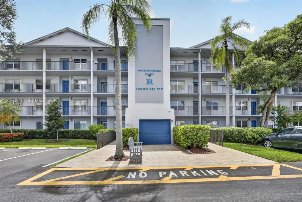 900 SW 125th Way #105R Pembroke Pines, FL 33027