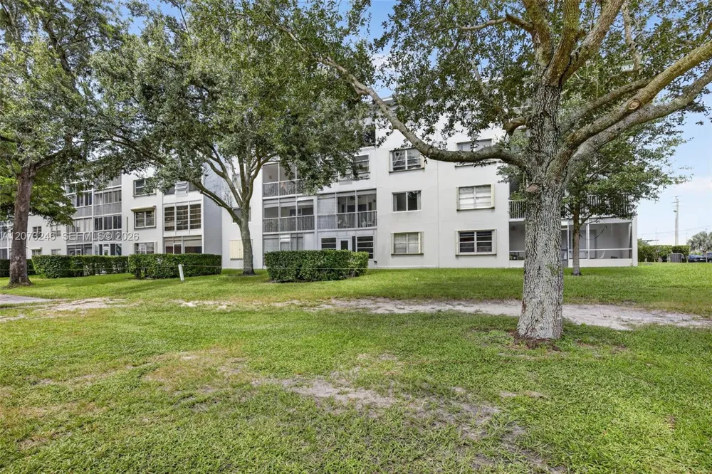 900 SW 125th Way #105R Pembroke Pines, FL 33027
