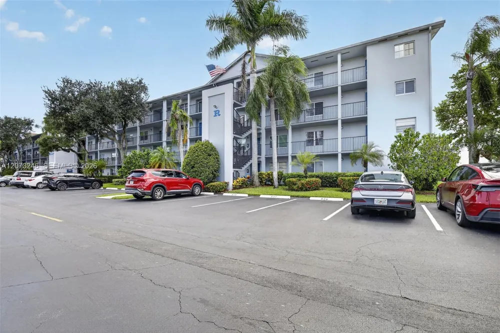 900 SW 125th Way #105R Pembroke Pines, FL 33027