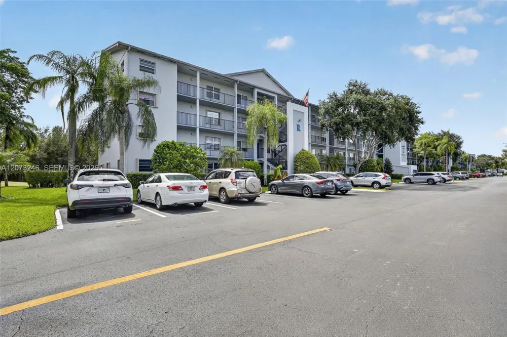 900 SW 125th Way #105R Pembroke Pines, FL 33027