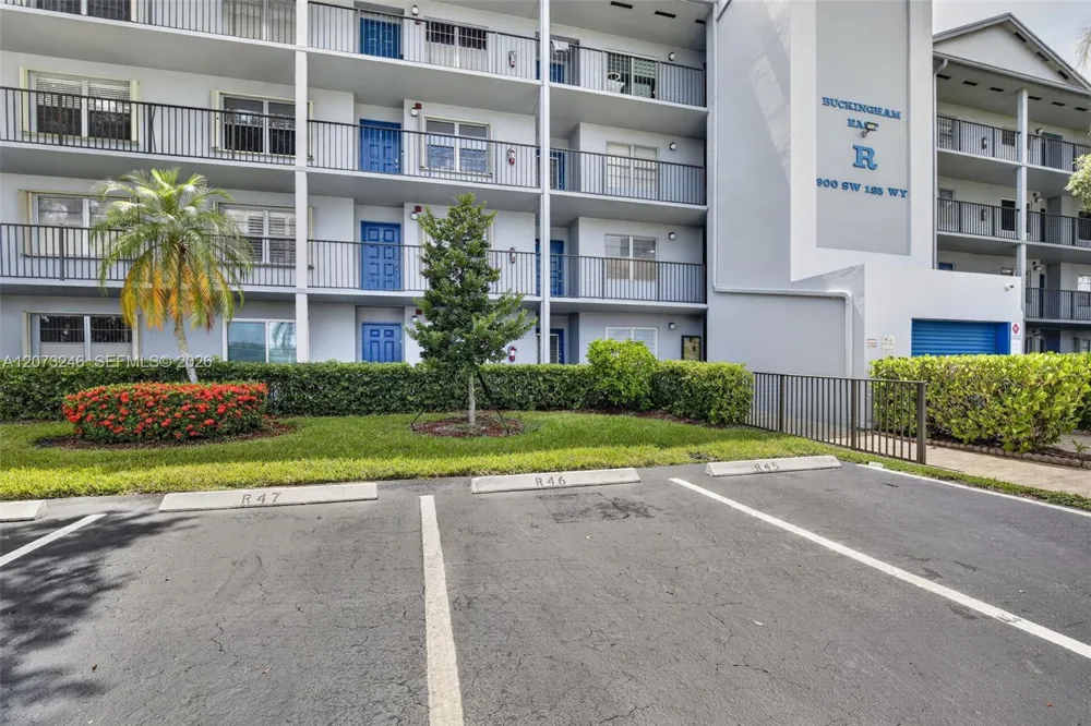 900 SW 125th Way #105R Pembroke Pines, FL 33027