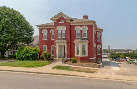 305 Main St #1