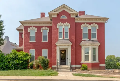 305 Main St #3