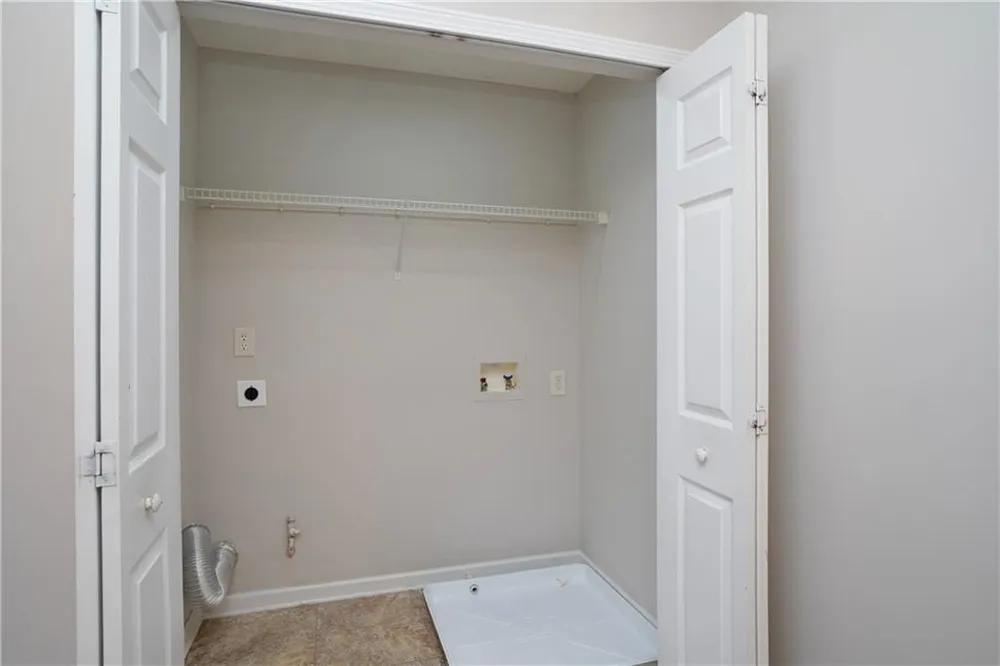 182 Oak Green Drive Lawrenceville, GA 30044