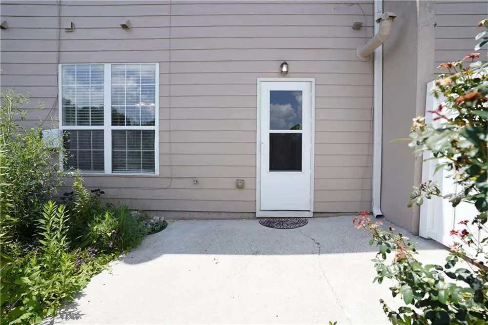 182 Oak Green Drive Lawrenceville, GA 30044