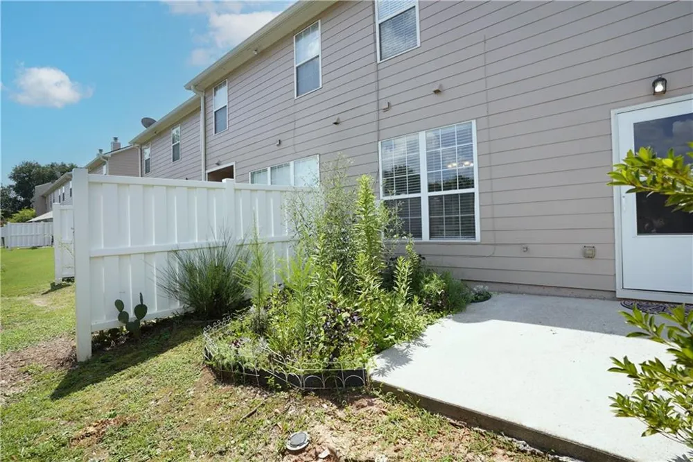 182 Oak Green Drive Lawrenceville, GA 30044