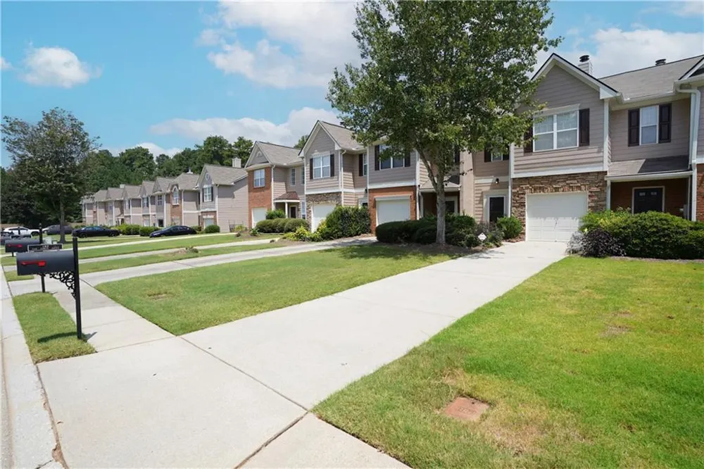 182 Oak Green Drive Lawrenceville, GA 30044