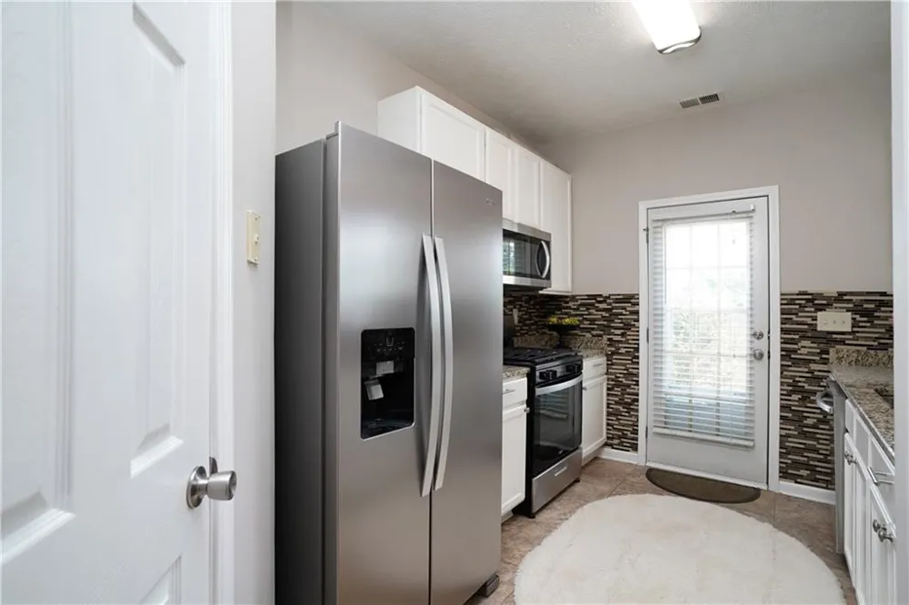 182 Oak Green Drive Lawrenceville, GA 30044