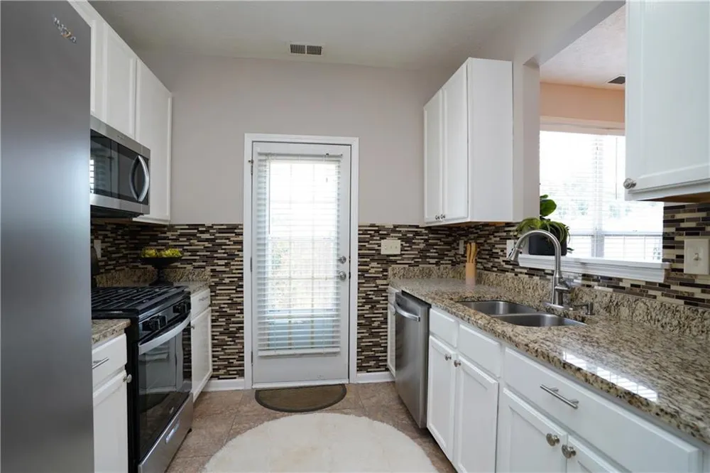 182 Oak Green Drive Lawrenceville, GA 30044