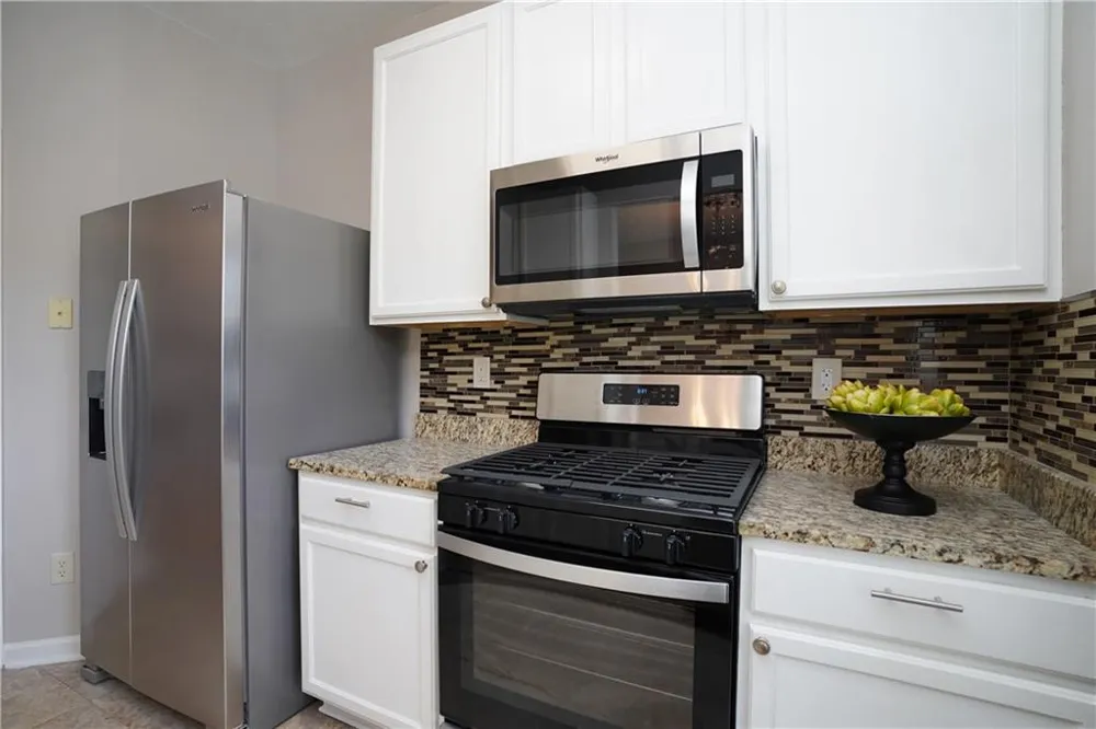 182 Oak Green Drive Lawrenceville, GA 30044
