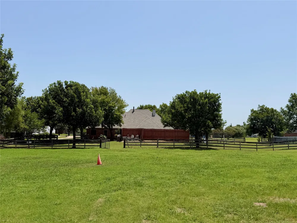 7830 Mavis Avenue Waxahachie, TX 75167