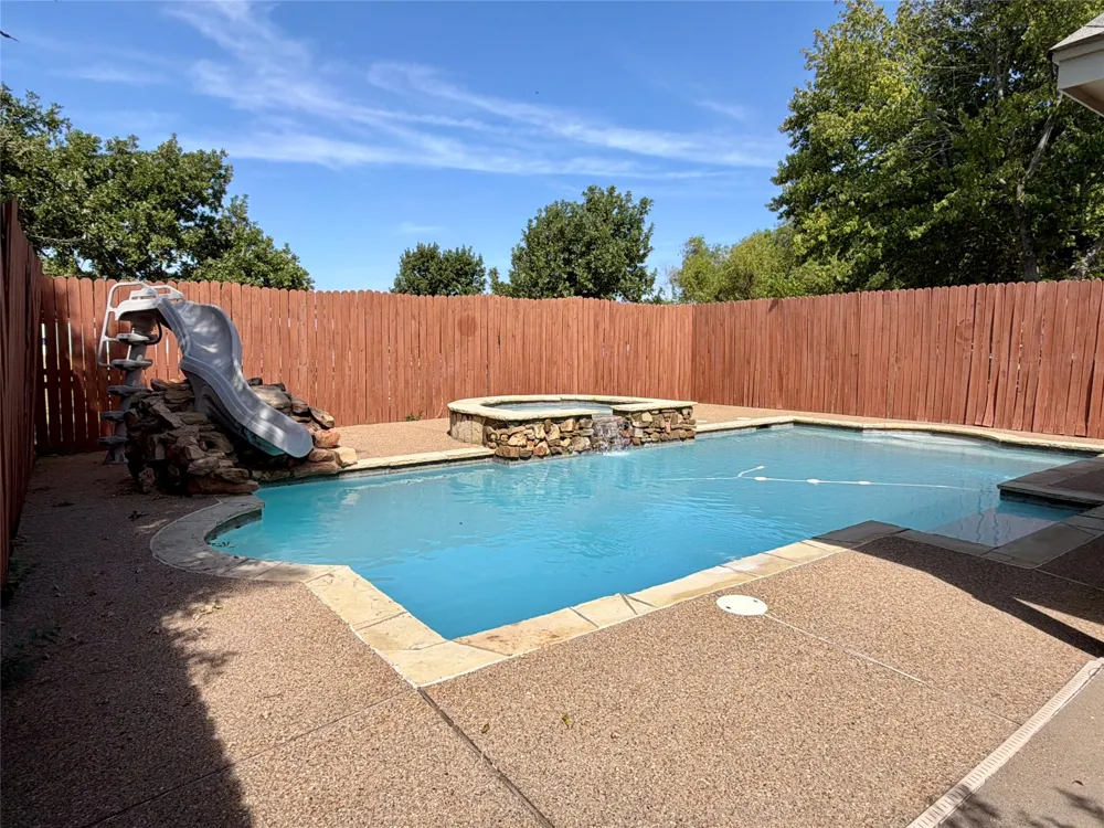 7830 Mavis Avenue Waxahachie, TX 75167