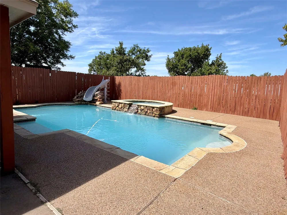 7830 Mavis Avenue Waxahachie, TX 75167