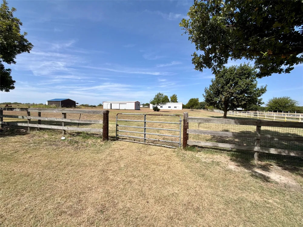 7830 Mavis Avenue Waxahachie, TX 75167