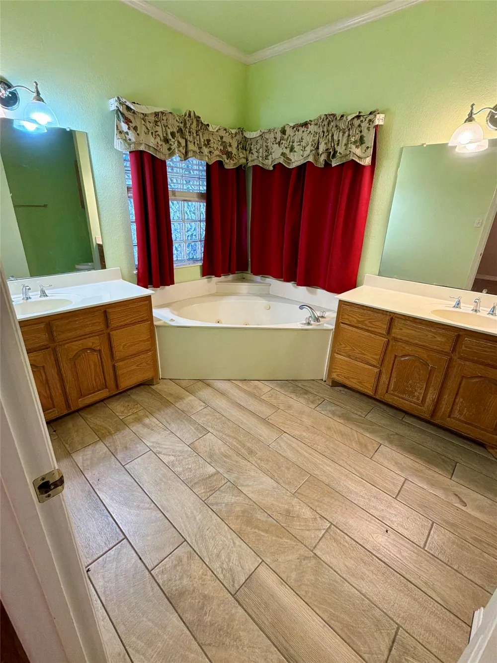 7830 Mavis Avenue Waxahachie, TX 75167
