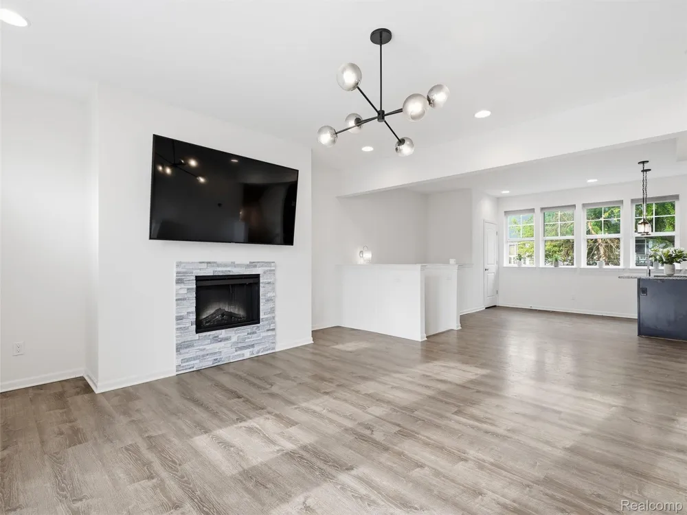5927 Picall Drive Troy City, MI 48098