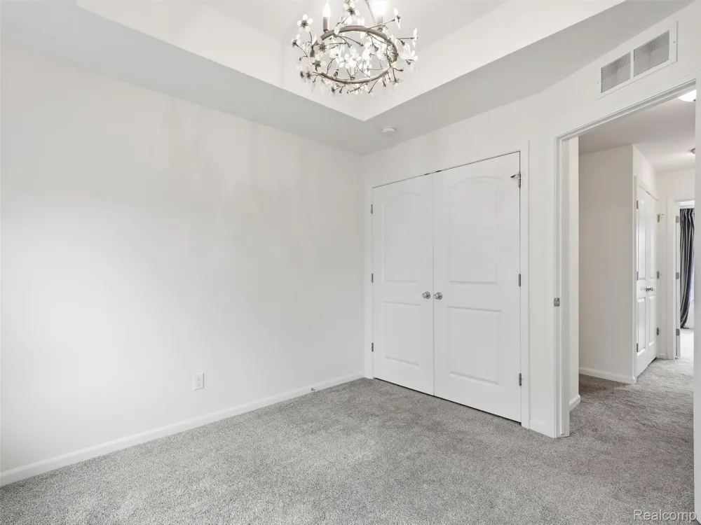5927 Picall Drive Troy City, MI 48098