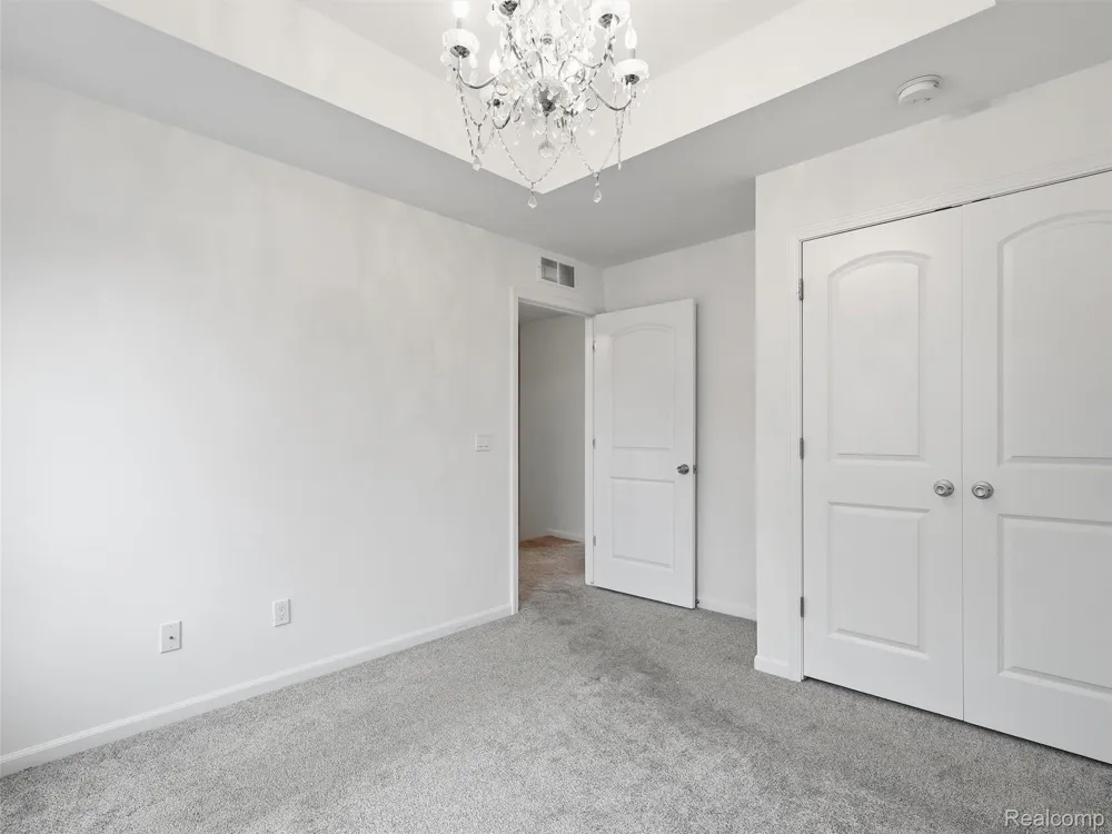 5927 Picall Drive Troy City, MI 48098