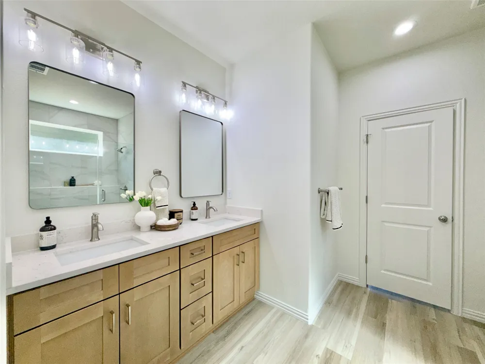 5555 Mercedes Circle Granbury, TX 76048