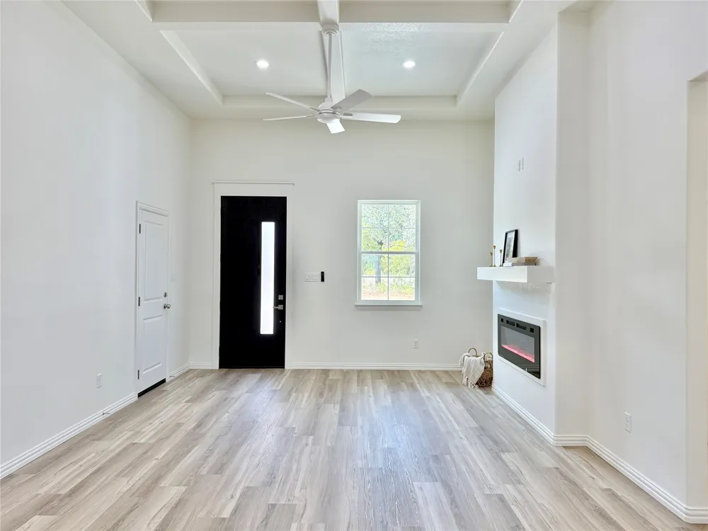 5555 Mercedes Circle Granbury, TX 76048