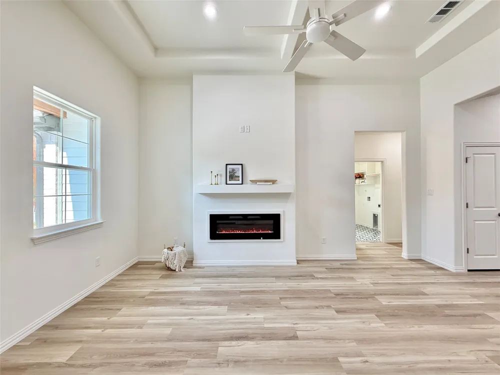 5555 Mercedes Circle Granbury, TX 76048
