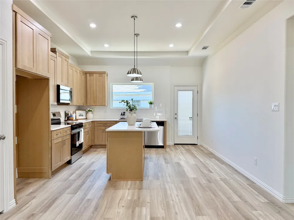 5555 Mercedes Circle Granbury, TX 76048