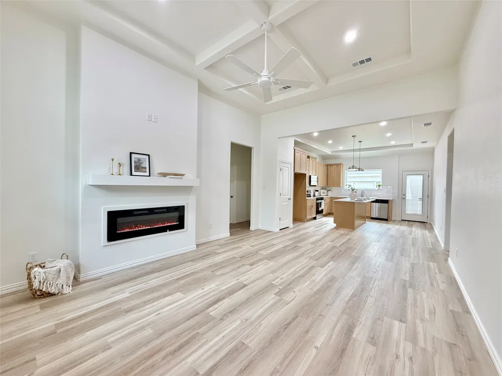 5555 Mercedes Circle Granbury, TX 76048