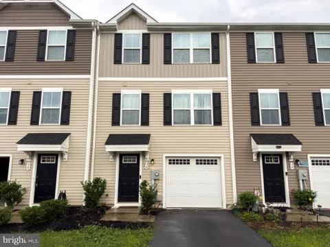 34 SNICKERS COURT