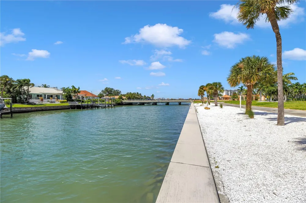 4900 BRITTANY DRIVE S #205 St Petersburg, FL 33715