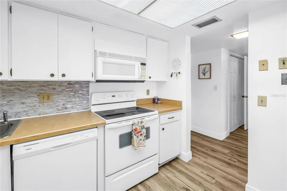 4900 BRITTANY DRIVE S #205 St Petersburg, FL 33715