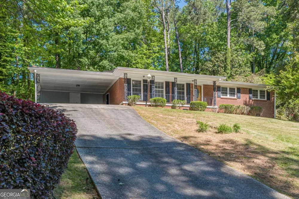 3483 Scenic DR East Point, GA 30344