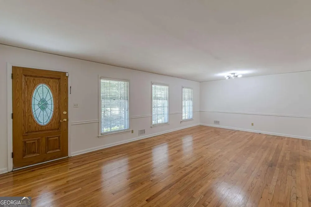 3483 Scenic DR East Point, GA 30344