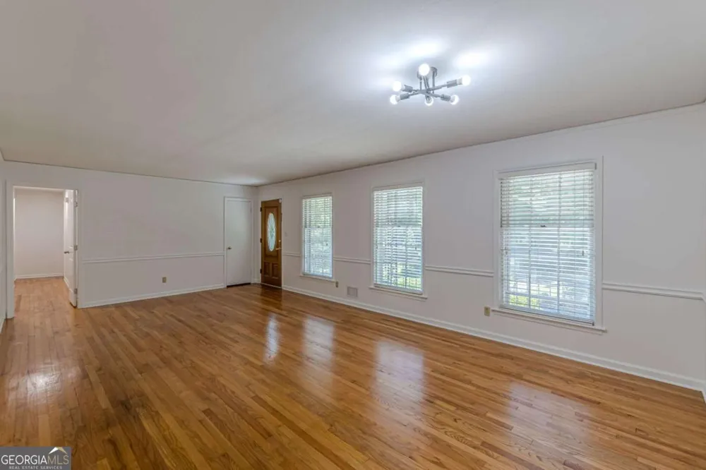 3483 Scenic DR East Point, GA 30344