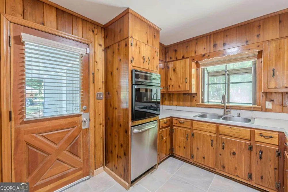 3483 Scenic DR East Point, GA 30344