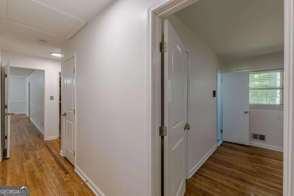 3483 Scenic DR East Point, GA 30344