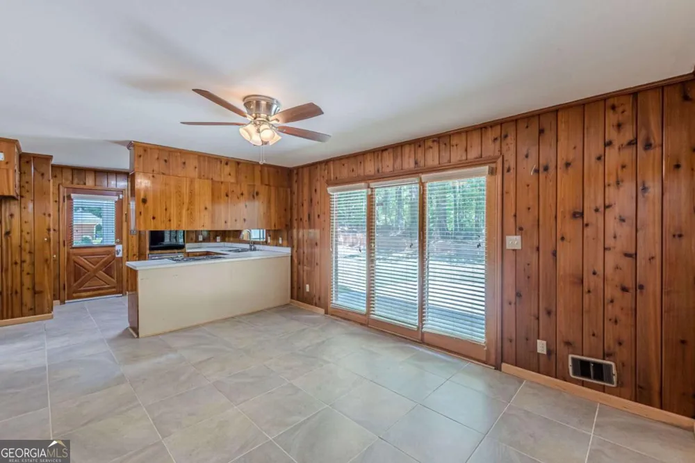 3483 Scenic DR East Point, GA 30344