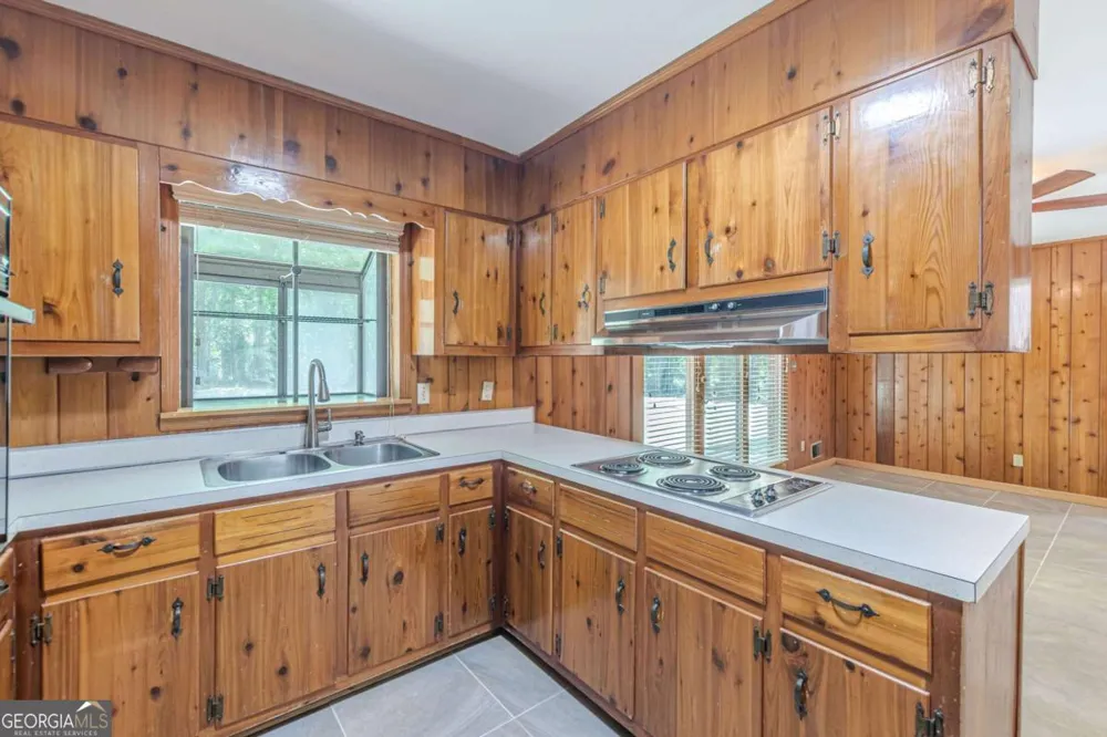 3483 Scenic DR East Point, GA 30344