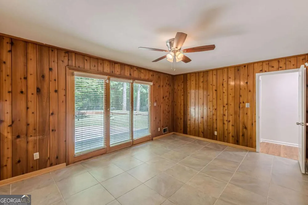 3483 Scenic DR East Point, GA 30344