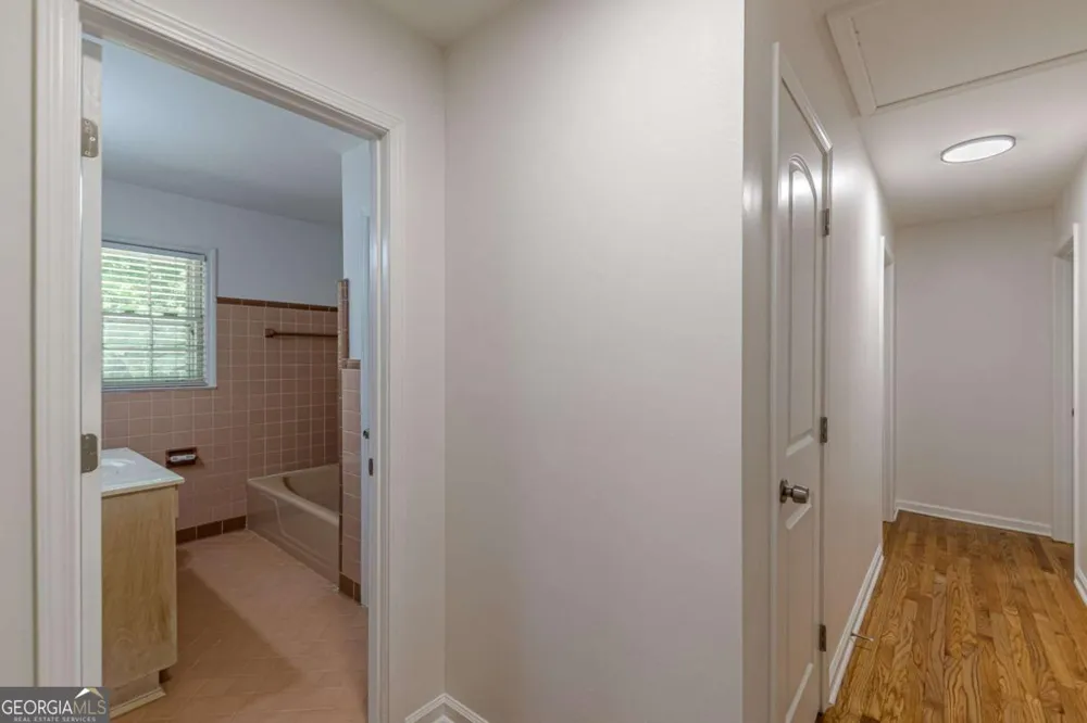 3483 Scenic DR East Point, GA 30344