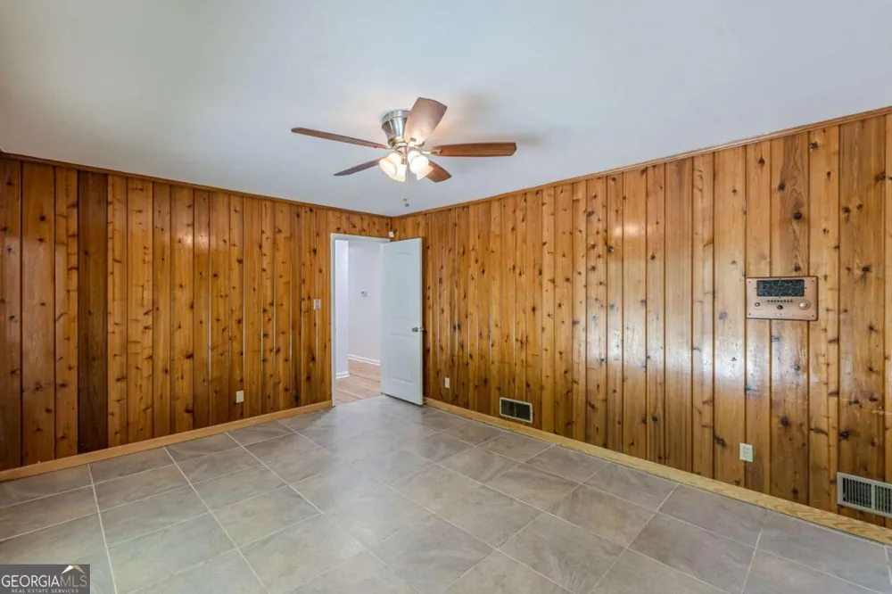 3483 Scenic DR East Point, GA 30344