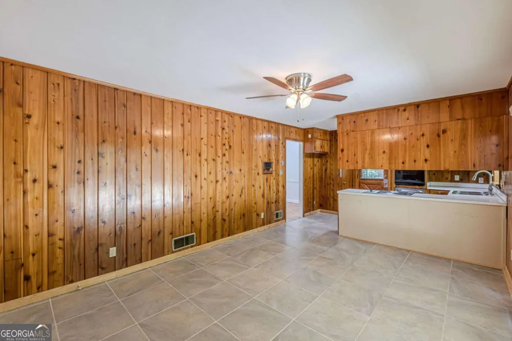 3483 Scenic DR East Point, GA 30344