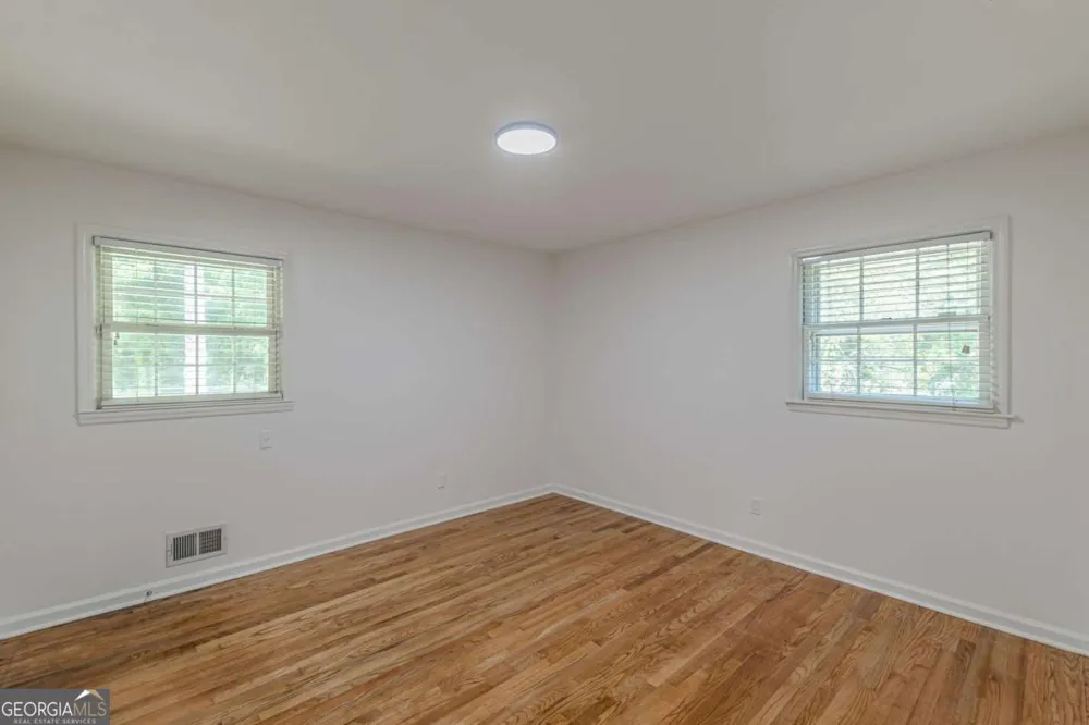3483 Scenic DR East Point, GA 30344