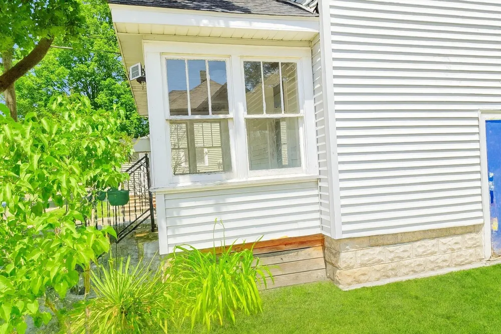 1517 James Street Kalamazoo, MI 49001
