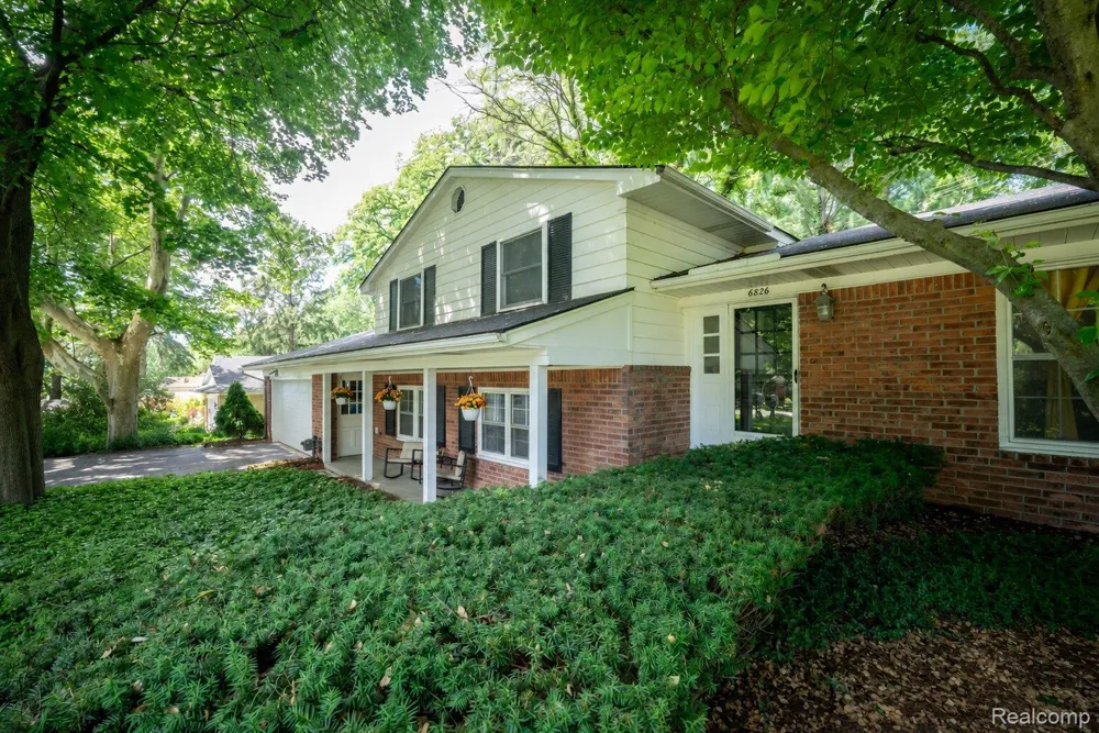 6826 Spruce Drive Bloomfield Hills City, MI 48301